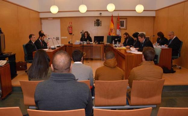 La causa contra uno de los acusados ha quedado archivada/GIT