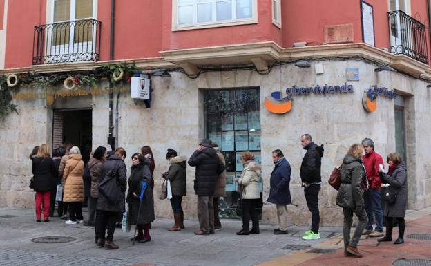 Las colas son habituales en las administraciones de lotería/PCR