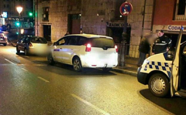 Accidente en el que estuvo implicado el conductor novel/@PoliciadeBurgos