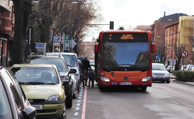 La queja se circunscribía a la accesibilidad de las paradas de autobús/CLR