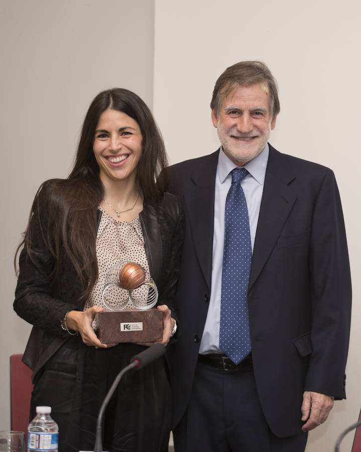 Verónica Pascual recoge el premio/BC