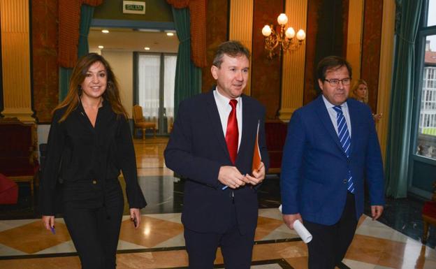 Lacalle, acompañado de Carolina Blasco y Salvador de Foronda/GIT