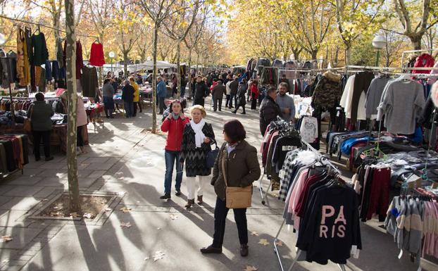 Mercadillo de los domingos en la Avenida de Castilla y León/GIT