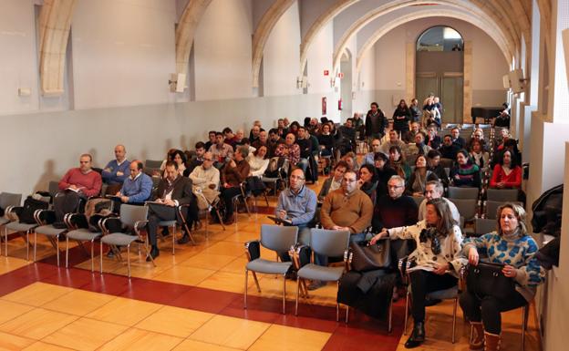 Varias decenas de alcaldes y secretarios han asistido a la reunión que ha convocado la Junta de Castilla y León/Ismael del Álamo Chacón