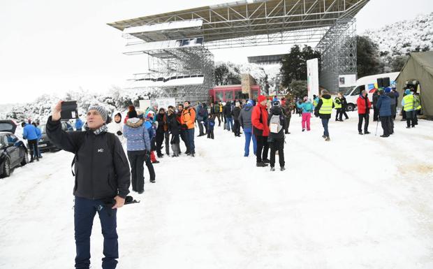 La Marcha A Pie Hasta Los Yacimientos De Atapuerca Vence A La Nieve