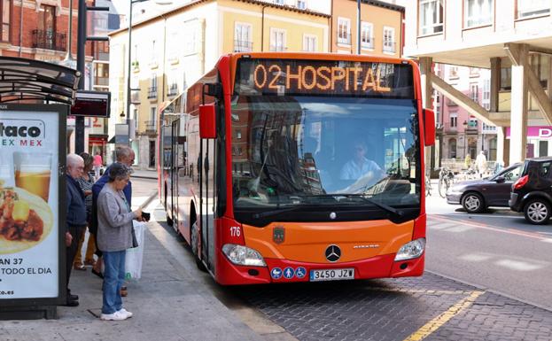 Tres líneas de autobuses urbanos sufrirán modificaciones este domingo